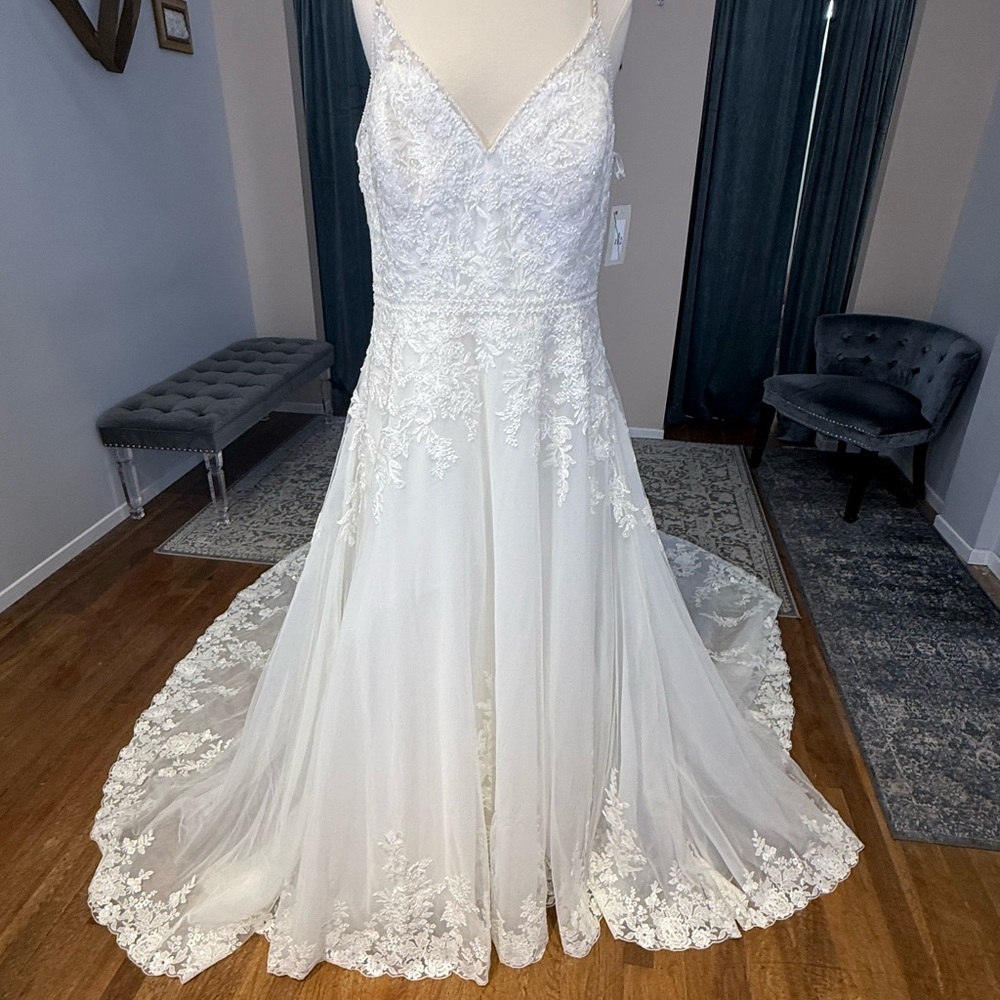 Allure bridal 9856 Elegant White Lace wedding Dress